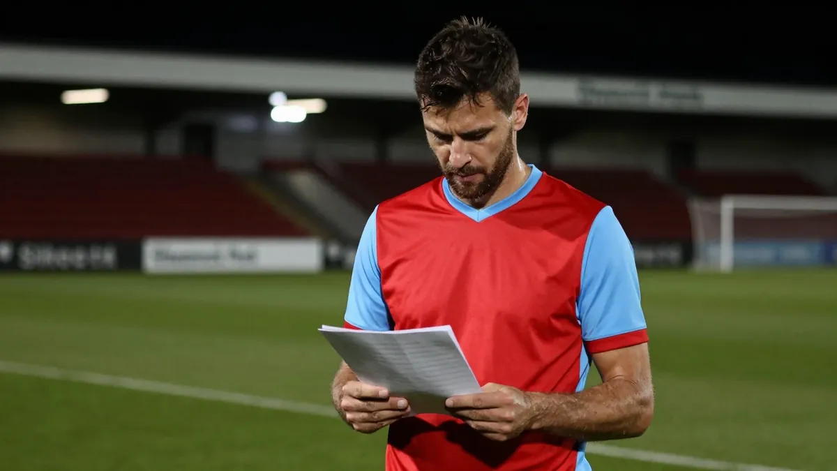 Portadown have signed 29-year-old Ben Kennedy from Ballymena United for an undisclosed fee